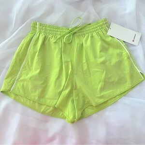 Lululemon Court Rival HR Short 3” Perforated Short
Sour Grape/ White
Size 6